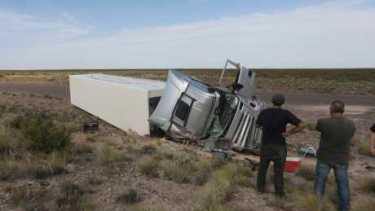 El conductor se encuentra fuera de peligro. Fotos Juan Thomes