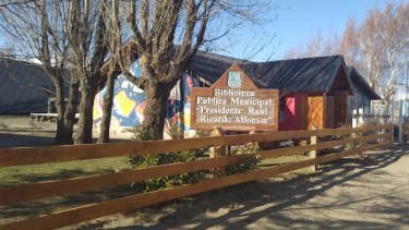 Tres computadoras se llevaron de la Biblioteca Raúl Alfonsín. 
