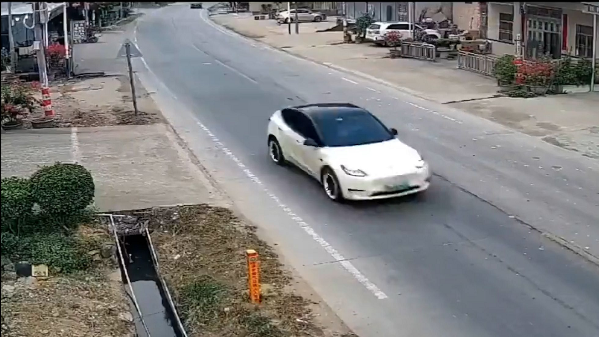Un Tesla fuera de control mató a dos personas en China. 
