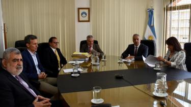 Moya, Busamia, Elosú Larumbe, Fernández Novoa, Du Plessis, Lupetrone y Hadad integran el jurado. Los dos últimos se conectaron vía Zoom. Foto Matías Subat.