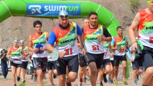 Piedra del Águila hizo historia: se desarrolló la primera competencia de SwimRun del país