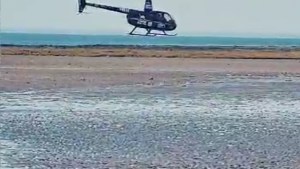 Polémica en Las Grutas: un helicóptero y 200 motos circularon por las playas del sur, como parte de un “Dakar” para aficionados