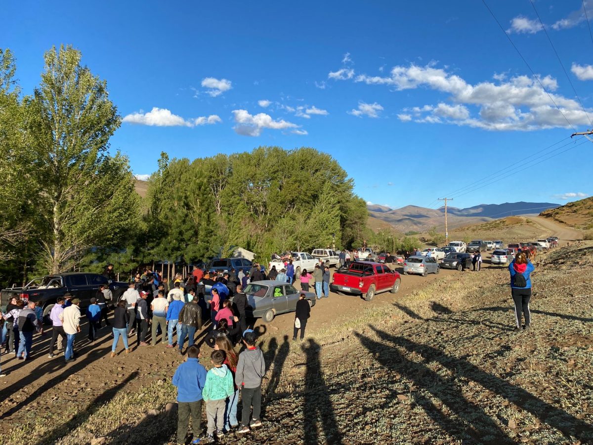 En la localidad hubo caravana de vehículos para festejar el triunfo de Vázquez. Foto: gentileza Entre Cordilleras Digital.