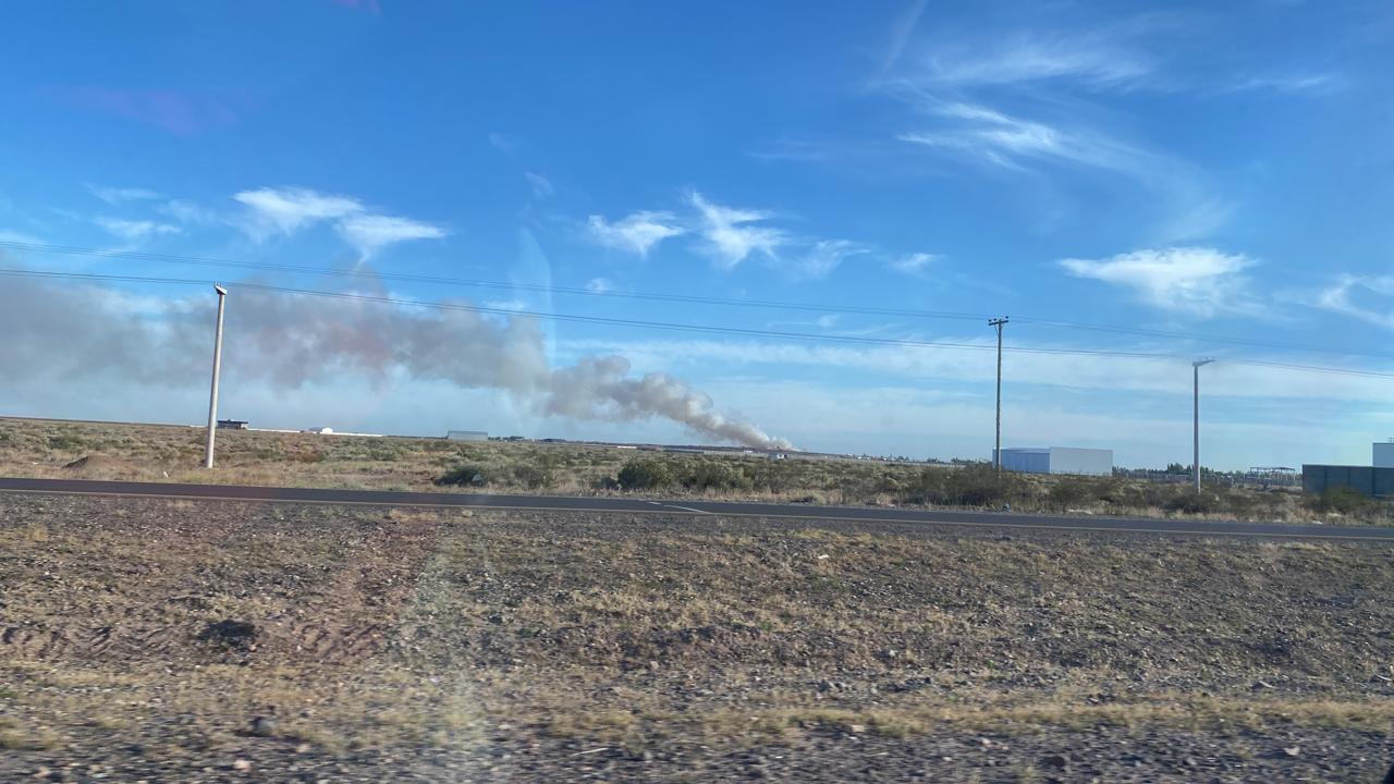 Los incendios se ven desde la Ruta 22 (exautovia). Foto: Gentileza