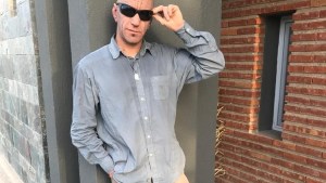 Fernando tiene una rara enfermedad en su vista: armó un festival para juntar dólares y operarse