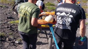 Video: rescataron a una mujer herida en el volcán Lanín 