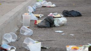 Estudiantes robaron en el Paseo de la Costa de Neuquén para festejar el último día de clases