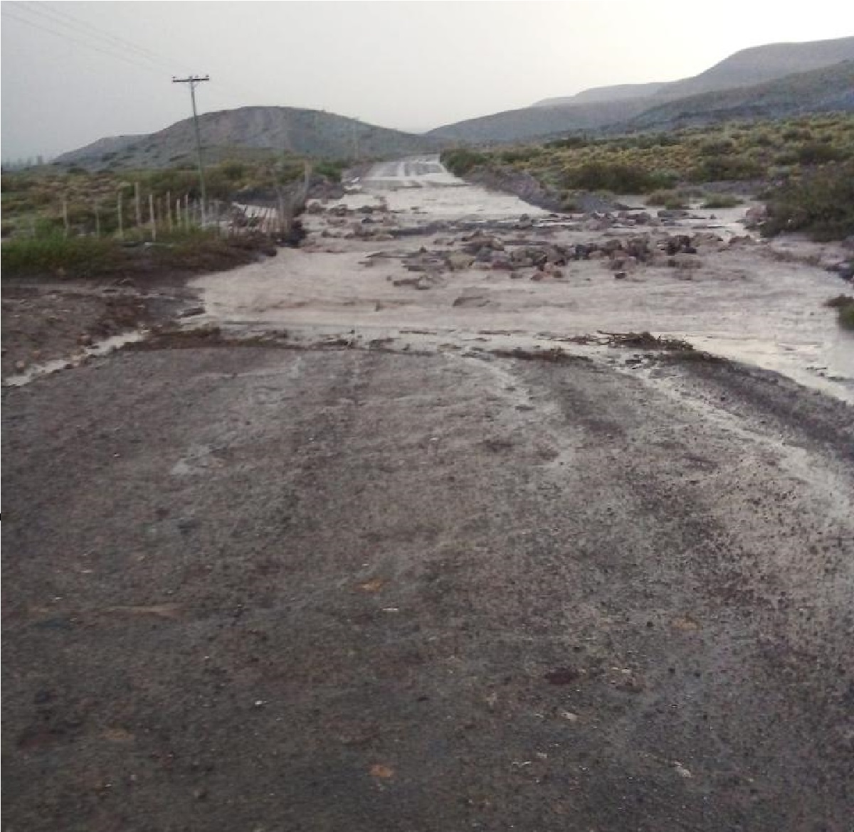 Los cañadones naturales del norte de Neuquén se desbordaron, afectando al tránsito. Foto: Gentileza