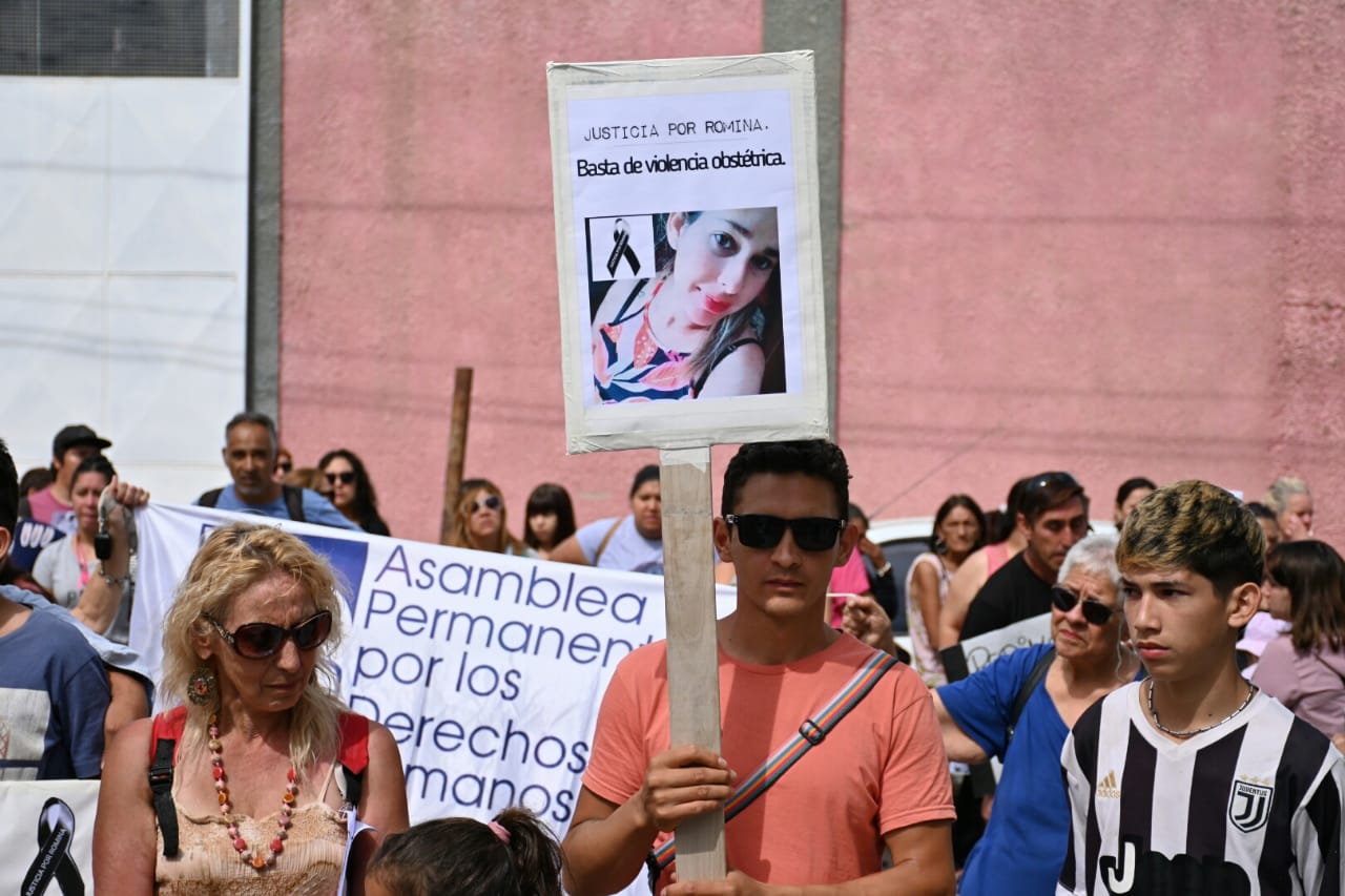 La actividad se realizó a partir de las 10 frente al hospital de Cinco Saltos. Foto: Florencia Salto