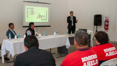 Crean un equipo que dará capacitaciones sobre emergencias en la zona industrial, en Añelo