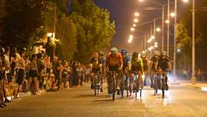 Con demoras, se largó la Vuelta al Valle de ciclismo en Allen