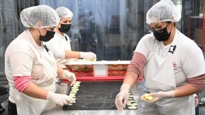 La industria argentina resiste: su importancia social, su actualidad y su evolución reciente