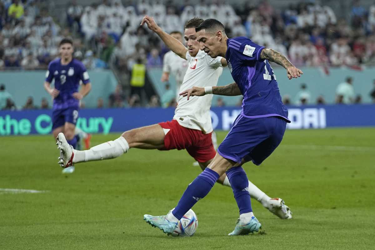 Ángel Di María estuvo muy activo en los 56 minutos que jugó contra Polonia y participó en la acción del primer gol. (AP Photo/Jorge Saenz)