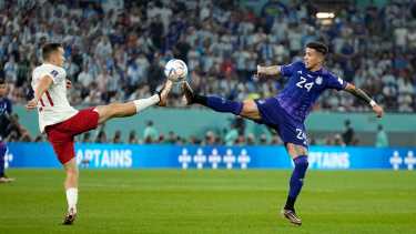 La Selección Argentina prometió y cumplió. Estará en los octavos de final del Mundial Qatar 2022. Foto: AP.-