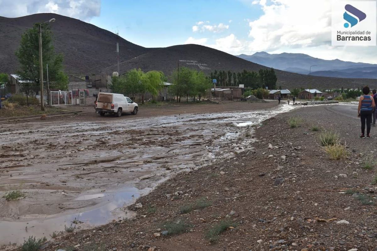 Hubo casas inundadas y calles anegadas en esta localidad de Neuquén. Foto: Municipalidad de Barrancas