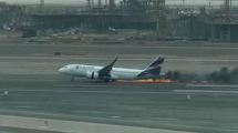 Imagen de VIDEO | Avión de Latam chocó con camión en aeropuerto de Perú, hay dos bomberos fallecidos