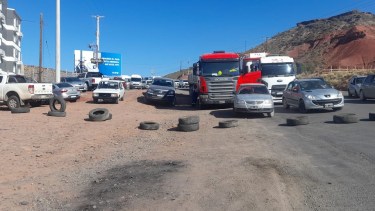 Los cortes de Vaca Muerta comenzaron durante la madrugada de ayer, lunes. (Radio Municipal Añelo).-