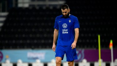 Un gesto que lo dice todo. Benzema se queda afuera del Mundial de Qatar por lesión. 