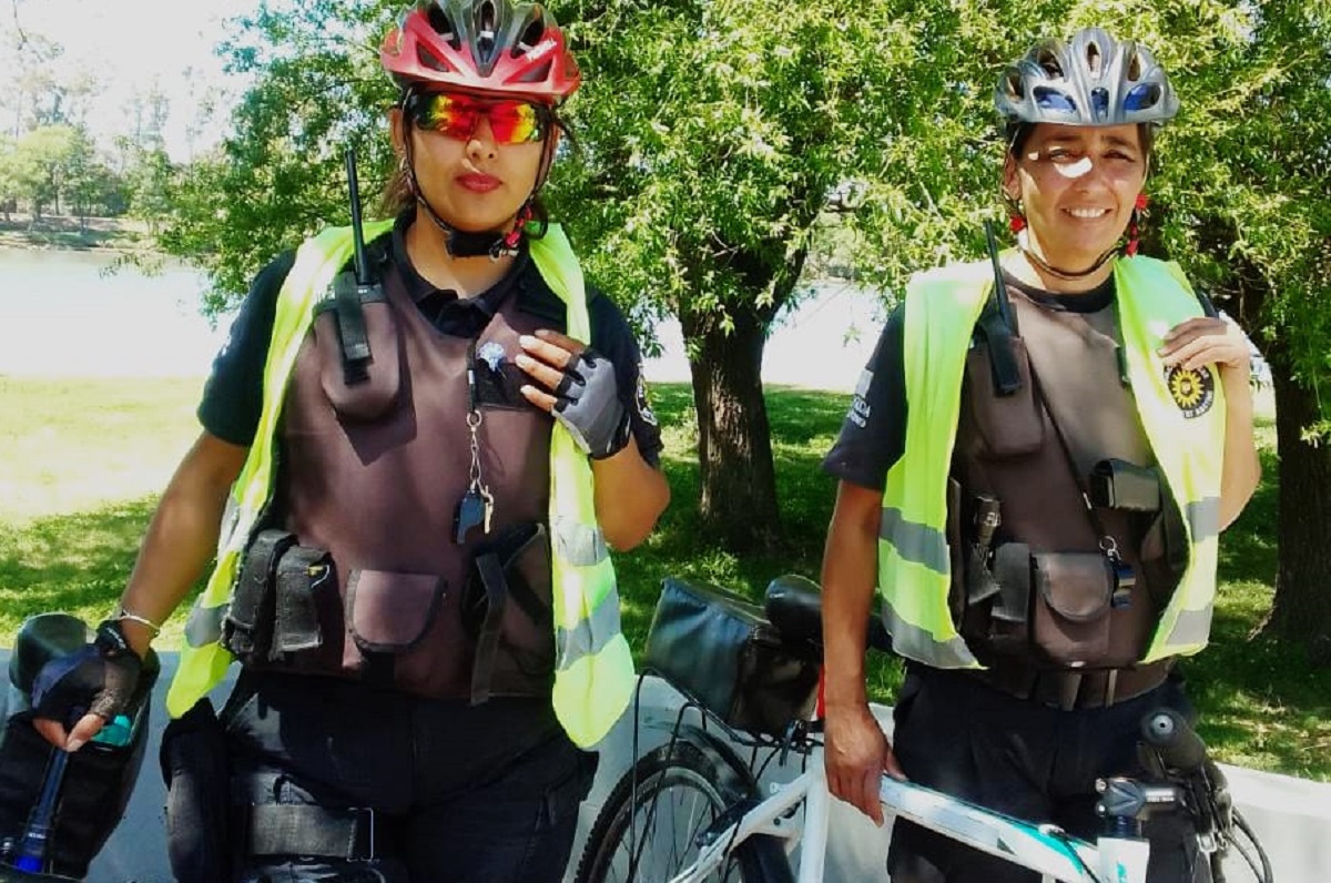 Las bicipolicías Karina Toledo y Daiana Pichón de la Comisaría Primera fueron las heroínas. 
 