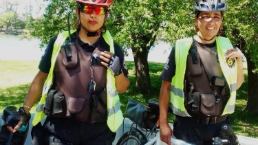 Las bicipolicías Karina Toledo y Daiana Pichón de la Comisaría Primera fueron las heroínas. 
 