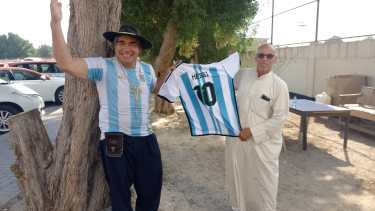 Del norte neuquino a Qatar, las aventuras de un gaucho entre los árabes que aman a Messi
