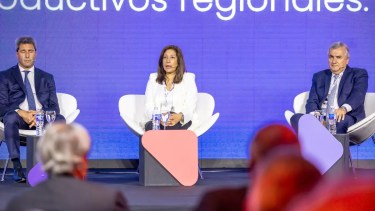 Carreras compartió la disertación con sus pares Sergio Uñac (San Juan) y Gerardo Morales (Jujuy). Foto: gentileza.