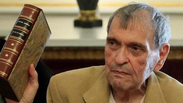 Premio Cervantes para el venezolano Rafael Cadenas, el poeta rebelde y antichavista