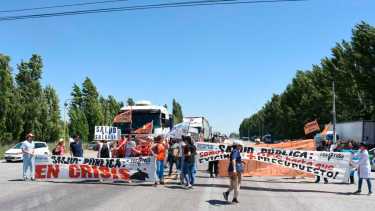 Hospitalarios agremiados en Asspur cortaron por la Ruta 22 en Cervantes. Fotos Juan Thomes.