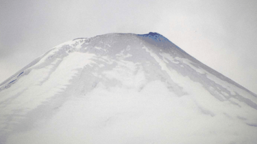 La alerta amarilla en Chile se mantiene desde el 8 de noviembre por la  actividad del volcán Villarrica. Foto:  (Archivo) Gentileza Twitter @Sernageomin