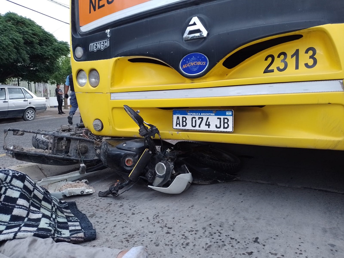 Colectiveros de Neuquén harán paro y dejarán de usar el Metrobús por los accidentes. Foto Gentileza
