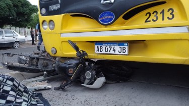 Colectiveros de Neuquén harán paro y dejarán de usar el Metrobús por los accidentes. Foto Gentileza
