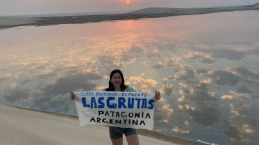 De Las Grutas a Qatar: así cumplió Paula el sueño de ir a trabajar al Mundial y alentar a Argentina