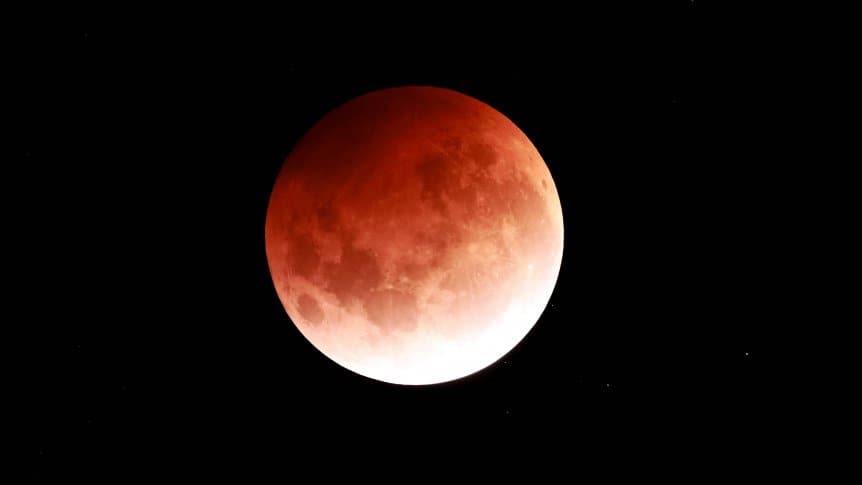 El eclipse lunar será este viernes 5 de mayo por la tarde. Archivo