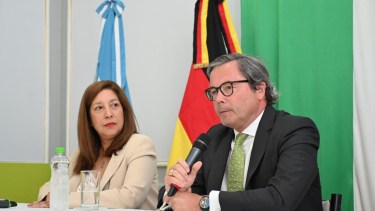 Carreras junto al embajador alemán, Ulrich Sante. Foto: Marcelo Ochoa.