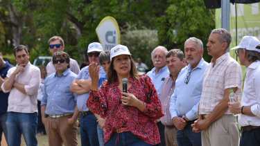 Carreras encabezó la inauguración de la muestra viedmense. Foto: Mauricio Martin.