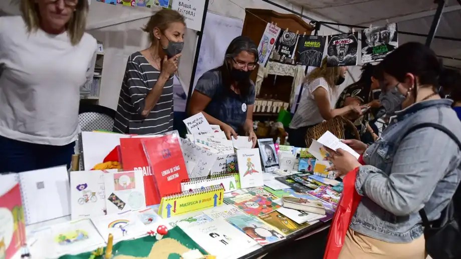 Comienza la Feria Municipal del Libro de Viedma - Diario Río Negro