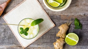 Las altas temperaturas se pasan con un buen trago de jengibre y menta