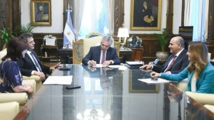 Limitarán por decreto la incorporación de nuevos beneficiarios a programas sociales