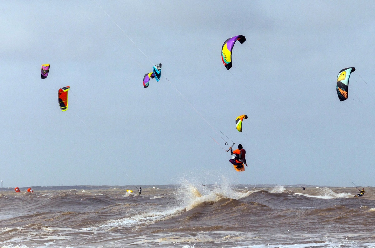 El Campeonato Argentino de kite surf regresa a El Cóndor. Foto: Marcelo Ochoa.