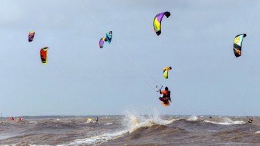 El Campeonato Argentino de kite surf regresa a El Cóndor. Foto: Marcelo Ochoa.