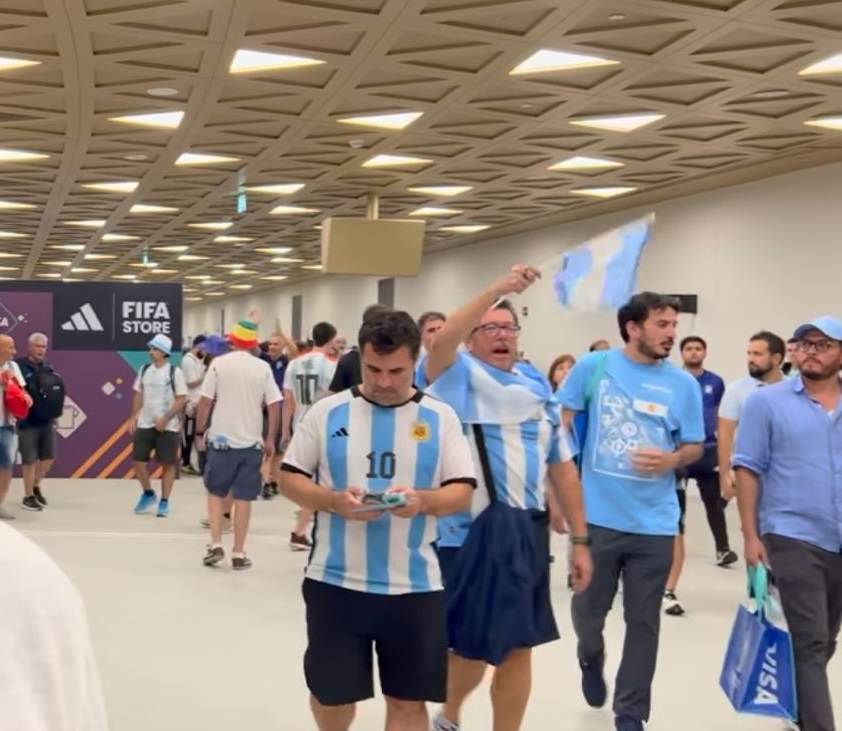 Descubrieron a Darío Martínez en Qatar tras un partido de Argentina y no pasó desapercibido 