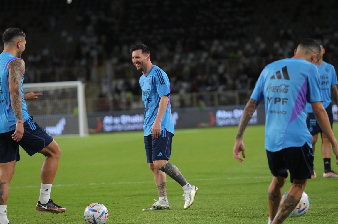 Lionel Messi sería de la partida en el amistoso de hoy contra Emiratos Árabes, en la previa del Mundial de Qatar. Foto: prensa selección 