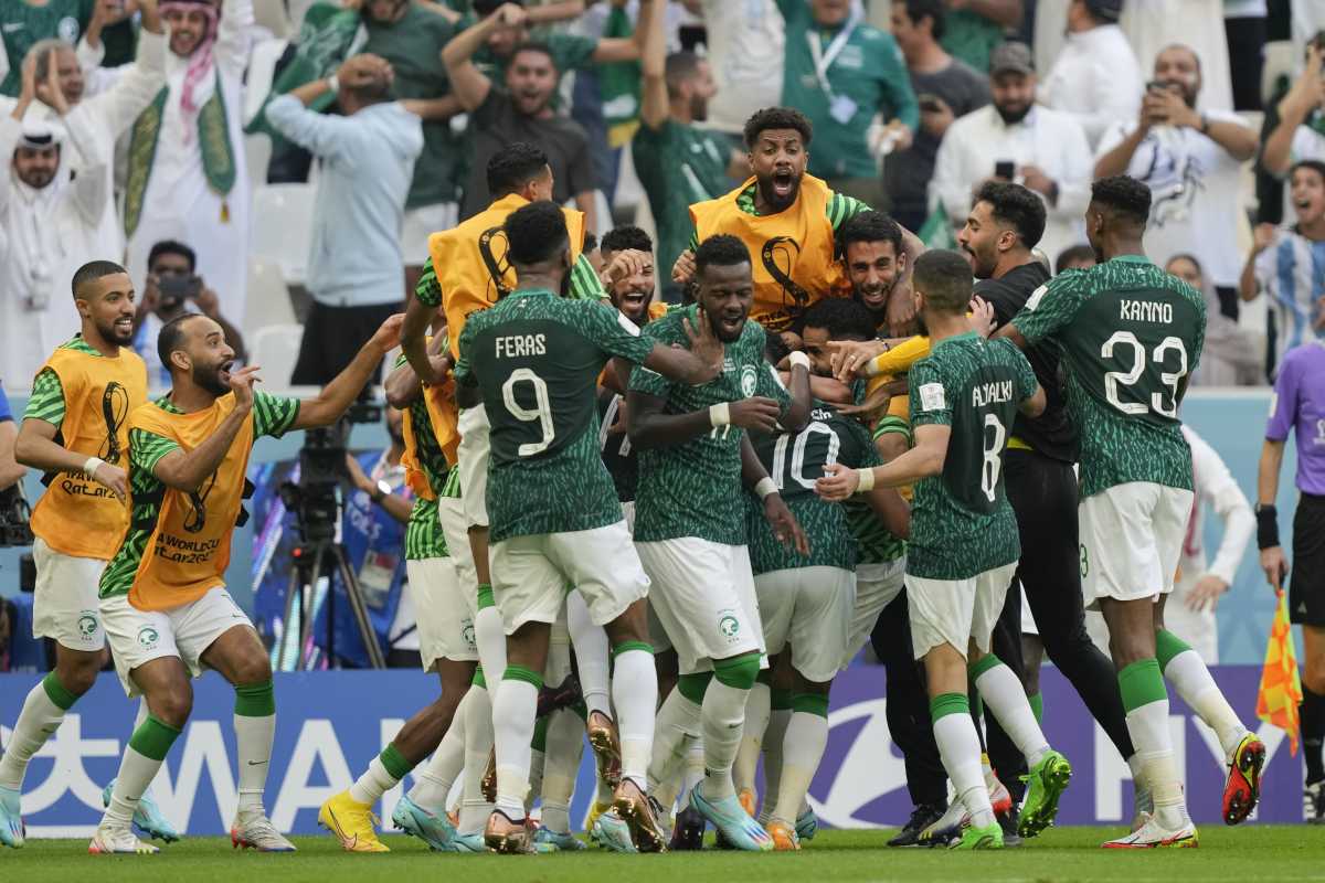 Arabia Saudita viene de lograr el triunfo más resonante de su historia contra Argentina. (AP Photo/Jorge Saenz)