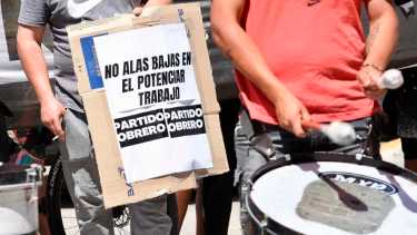 Polo Obrero y FOL se unieron para sumarse a la protesta nacional por el aumento del salario mínimo. (Foto Matías Subat).-