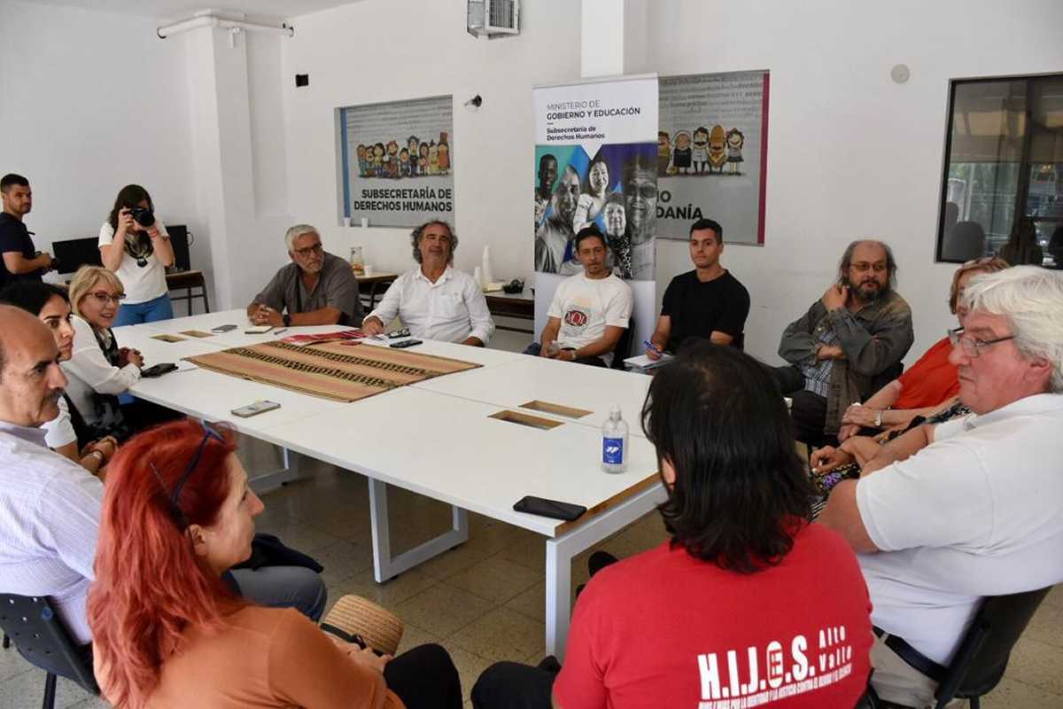 Sobrevivientes del terrorismo de Estado y organismos de Derechos Humanos participaron de la reunión con el EAAF. Foto Matías Subat.
