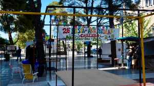 La Feria de Artesanos se quedó sin sus estructuras: acusan de atropello al municipio de Neuquén