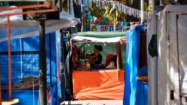 Los artesanos se instalarán más días, pero con algunos arreglos. Foto: Matías Subat.