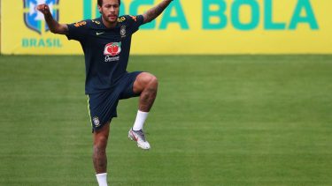 Neymar no estuvo en la primera práctica con Brasil. (REUTERS/Pilar Olivares)