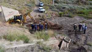 Video: así está el nuevo socavón de Neuquén, con un corte por tiempo indefinido