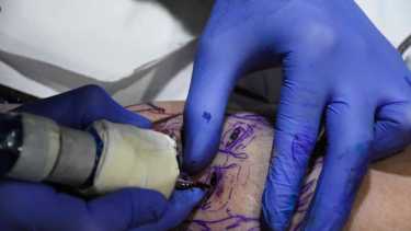 Los tatuajes que reflejan el amor por el 10 de la selección Argentina. Foto: Matías Subat.